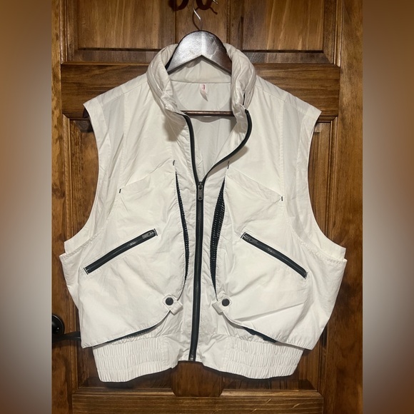 NWOT Free People Off The Grid Vest, White/Black, Size Medium - Picture 6 of 9